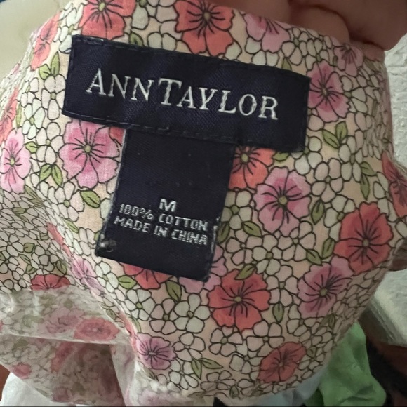 Ann Taylor sleeveless button down - Picture 6 of 6